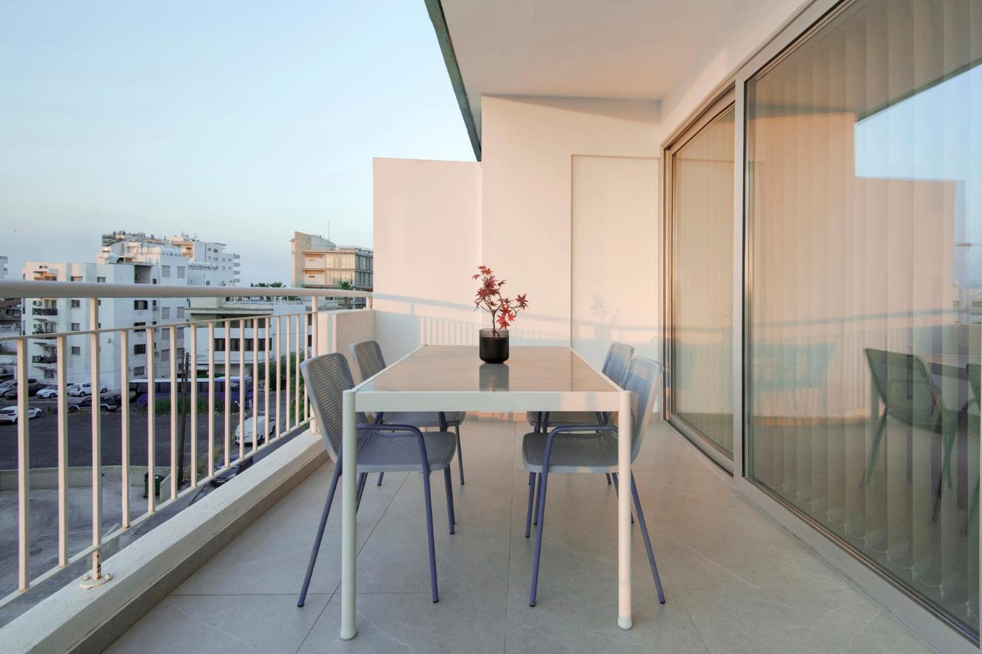 Amazing Two Bedroom Apartment Larnaca Buitenkant foto